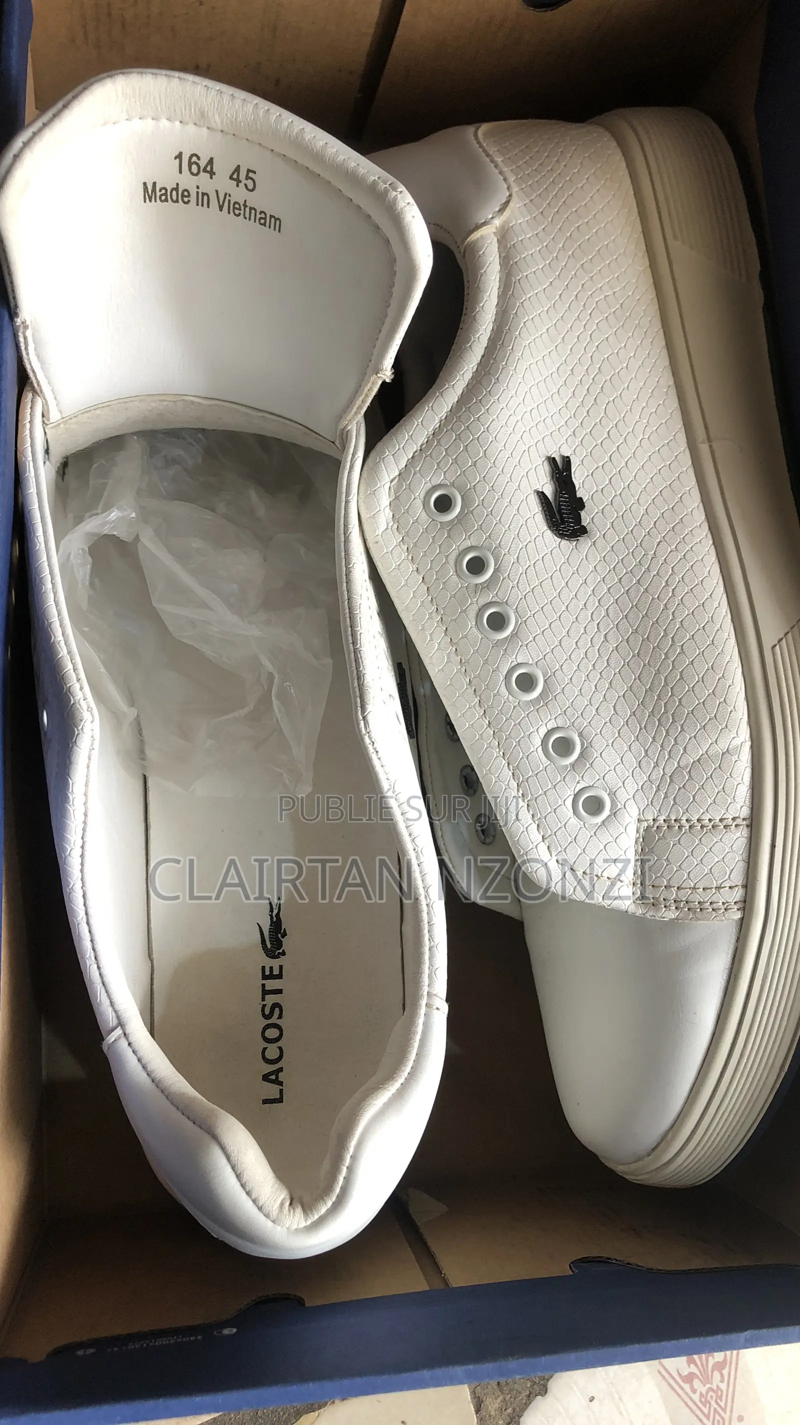 Paire De Chaussures Lacoste