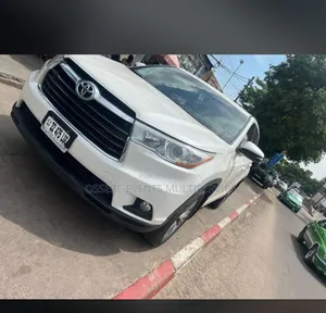 Toyota RAV4 XLE Premium 2025 Blanc