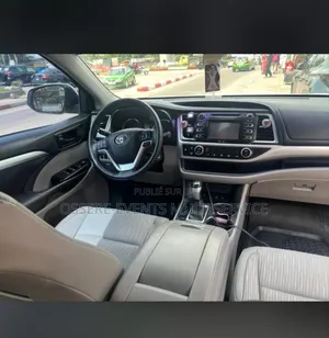 Toyota RAV4 XLE Premium 2025 Blanc