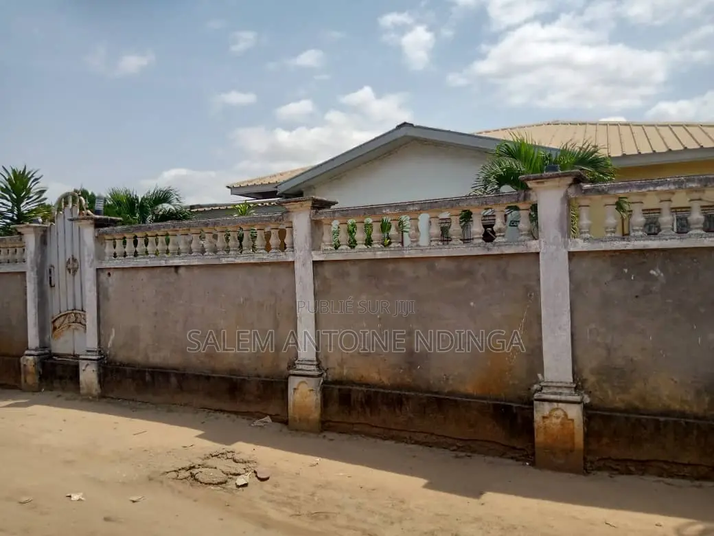 3chbre Maison Dans Mongo-Mpoukou À Louer