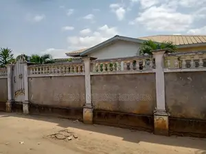3chbre Maison Dans Mongo-Mpoukou À Louer