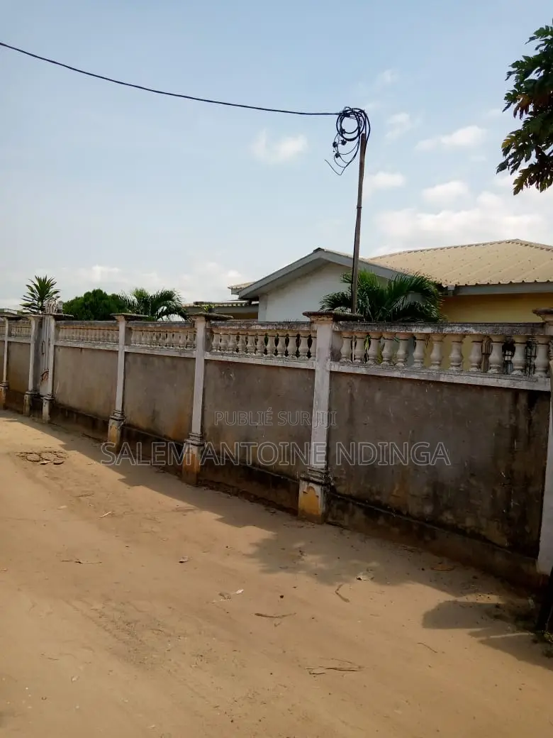 3chbre Maison Dans Mongo-Mpoukou À Louer