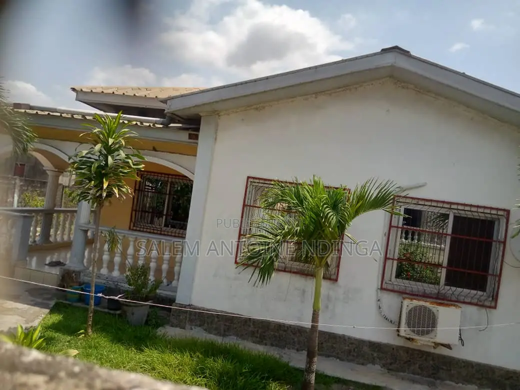 3chbre Maison Dans Mongo-Mpoukou À Louer