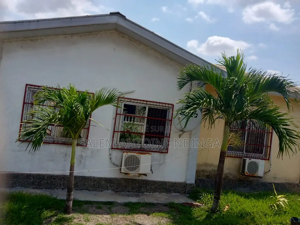 3chbre Maison Dans Mongo-Mpoukou À Louer