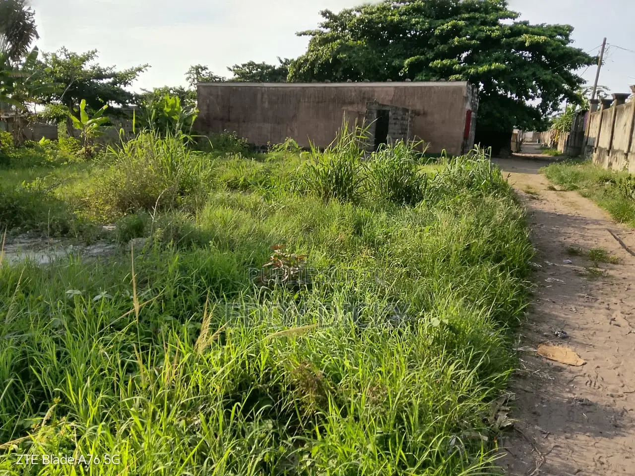 Terrain Titré 250m2, Raffinerie Coraf