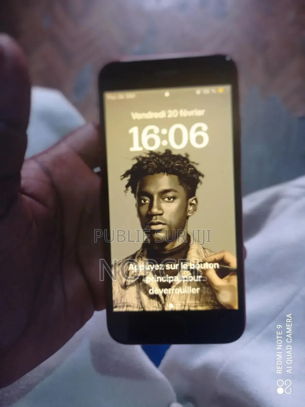 Apple iPhone SE (2022) 64 GB Rouge