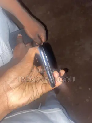 Nouveau Apple iPhone SE (2022) 128 GB Noir