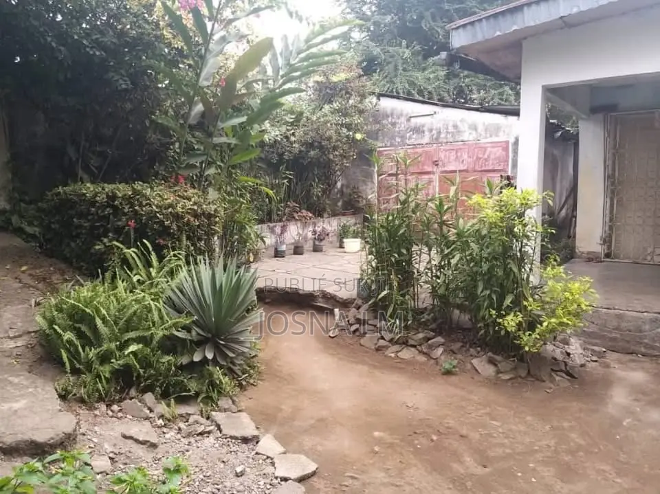 3chbre Maison dans Bacongo à Vendre