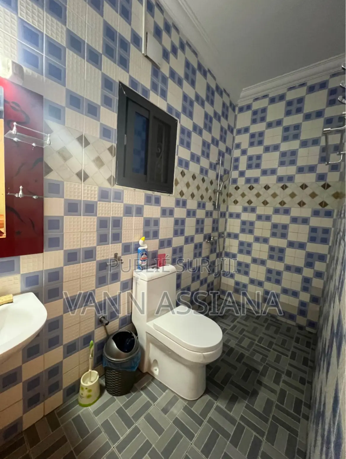 Furnished 2chbre Appartement dans Pointe-Noire à Louer