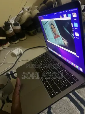 Nouveau Apple MacBook 2017 8GB Intel Core i5 HDD+SSD 256GB