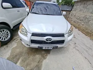 Toyota RAV4 Automatic 2003 Blanc