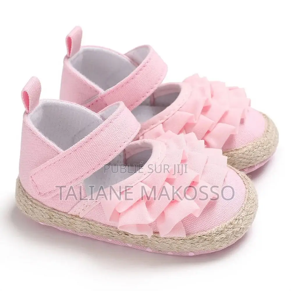 Chaussure De Bébé Disponible