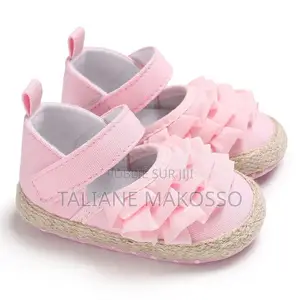Chaussure De Bébé Disponible