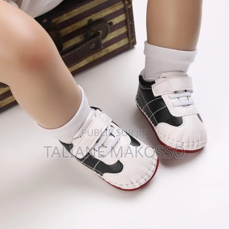 Chaussure De Bébé Disponible