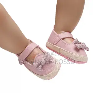 Chaussure De Bébé Disponible