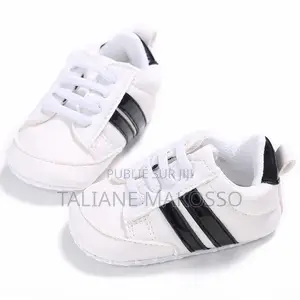Chaussure De Bébé Disponible
