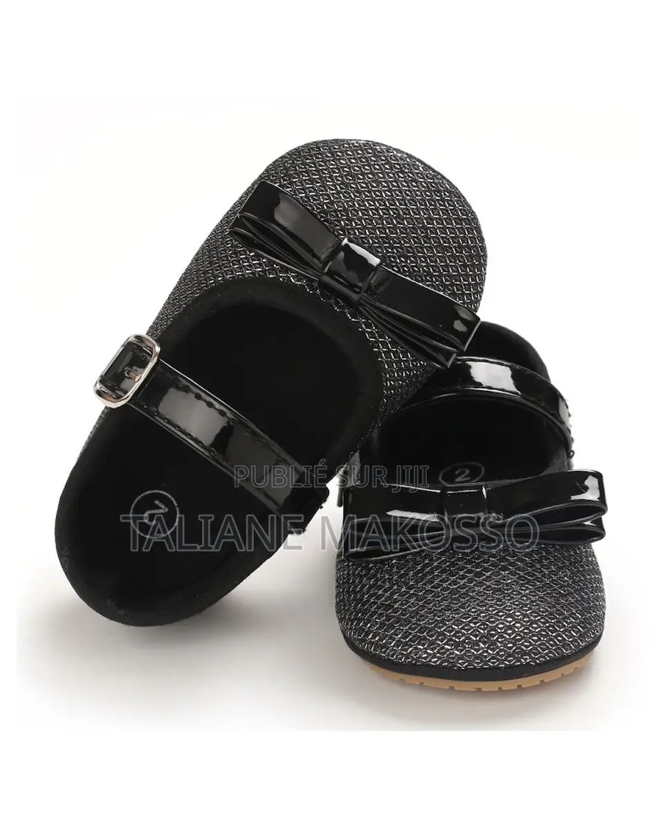 Chaussure De Bébé Disponible