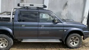 Mitsubishi L200 Double Cab 2.4 4WD 2000 Bleu