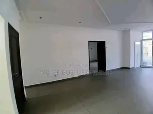 2chbre Appartement dans Moïse Business &, Lumumba à Louer