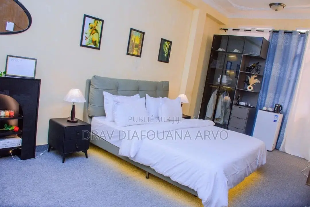 Furnished 1chbre Studio dans Appartement, Pointe-Noire à Louer