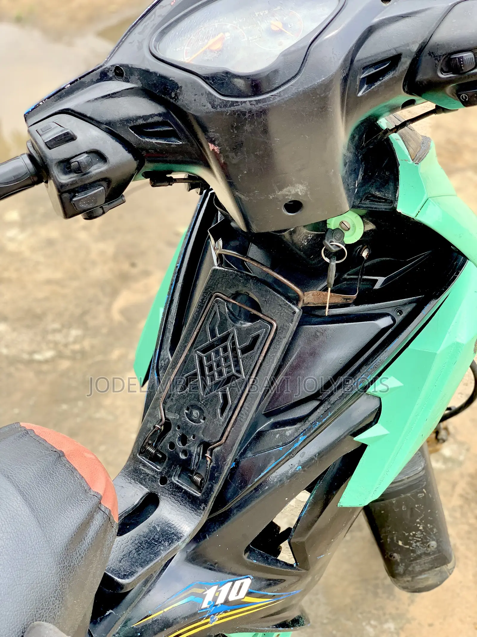 TVS Neo NX 2010 Noir