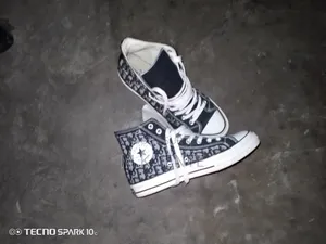 Pair De Basket Diname (Converse All Star) À Vendre