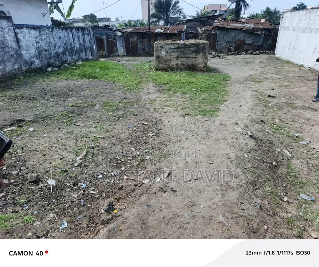 Terrain 282 M2 À Vendre Au Grand Marché À 2 Min Du Nouveau Franprix