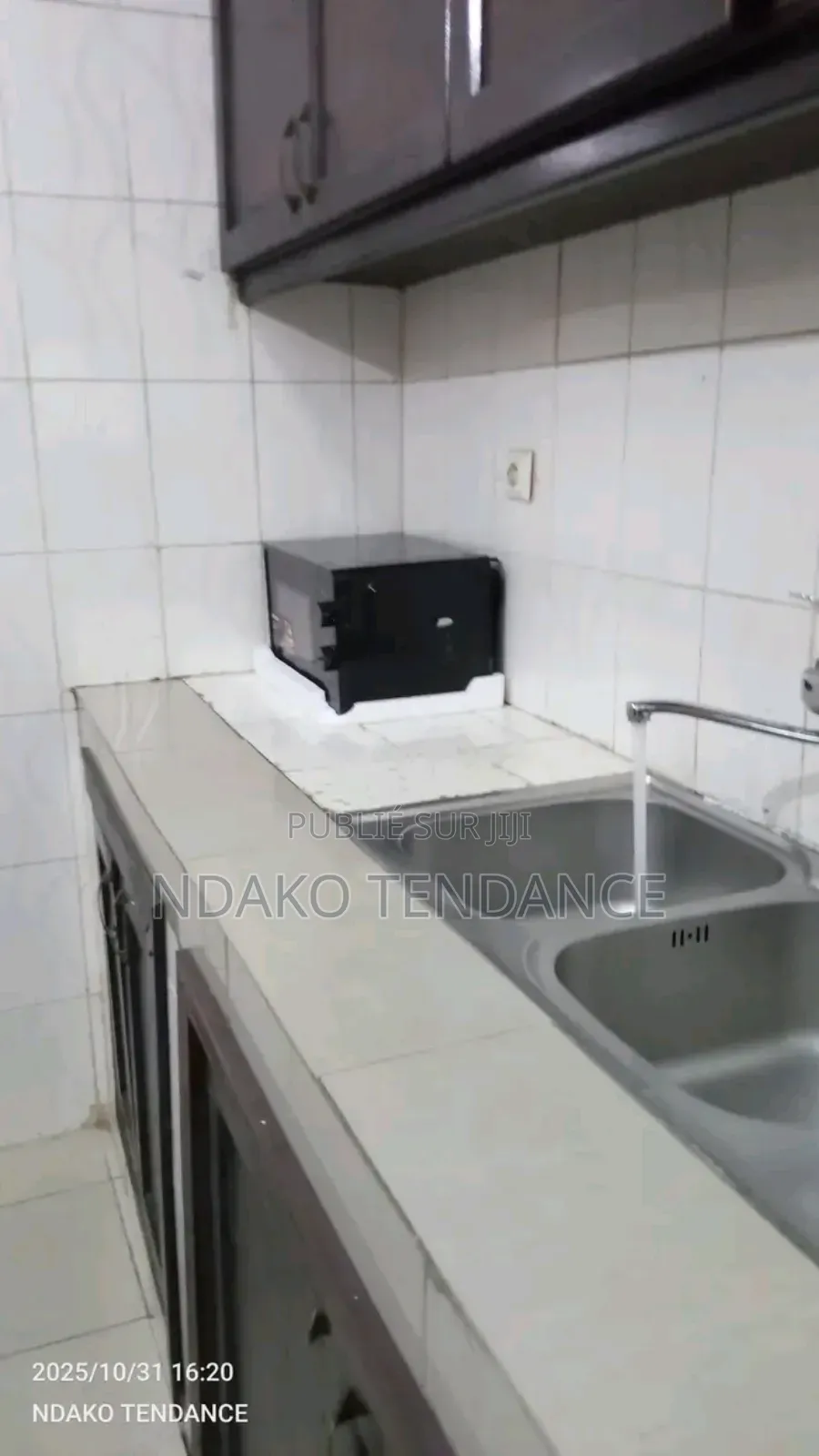 Furnished 2chbre Appartement dans Ndako Tendance, Lumumba à Louer