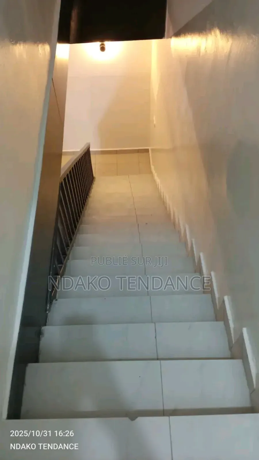 Furnished 2chbre Appartement dans Ndako Tendance, Lumumba à Louer