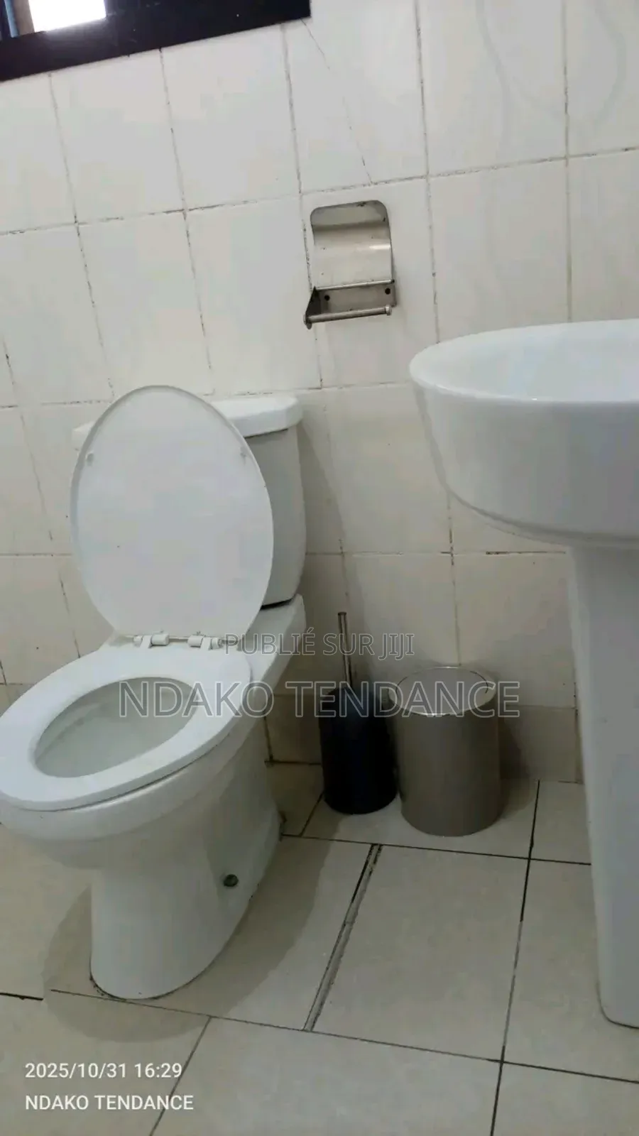 Furnished 2chbre Appartement dans Ndako Tendance, Lumumba à Louer