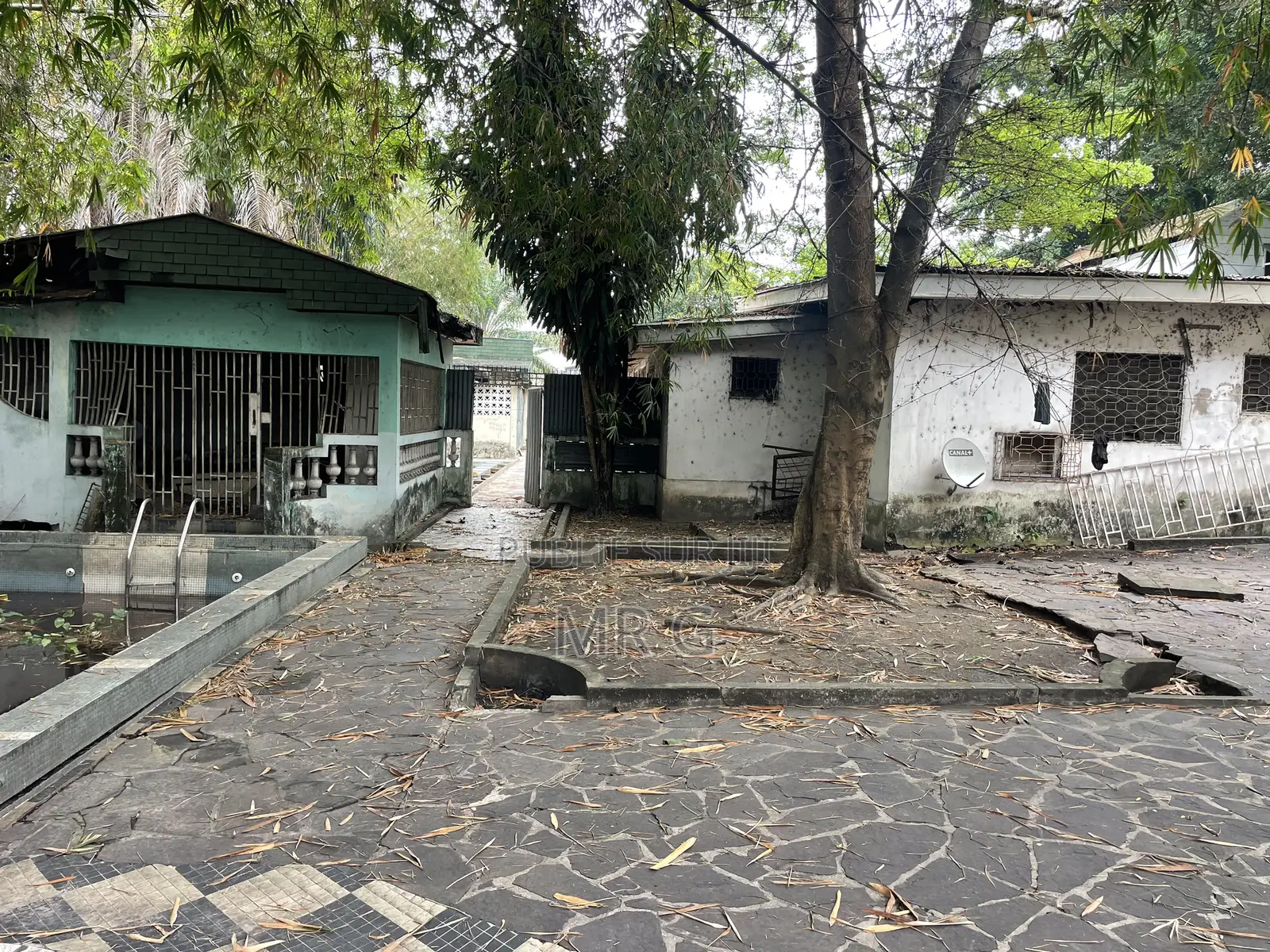 Parcelle De 1003 M Carrés Située Au Plateau-Ville