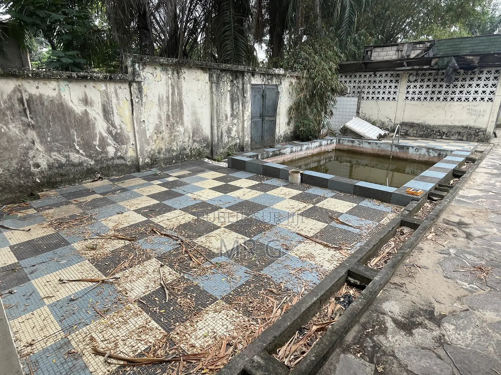 Parcelle De 1003 M Carrés Située Au Plateau-Ville