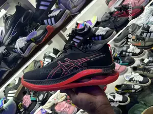 l'Asics Gel Kinsei Max