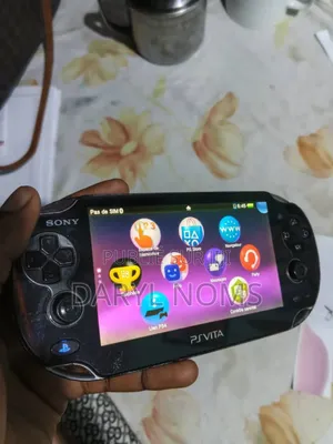 Vente Ps Vita ! Non Craquer , Deux Jeux Et Chargeur Modifier en Androi