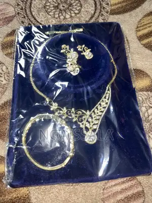 Collier+Bague+Boucles D’Oreilles+Bracele