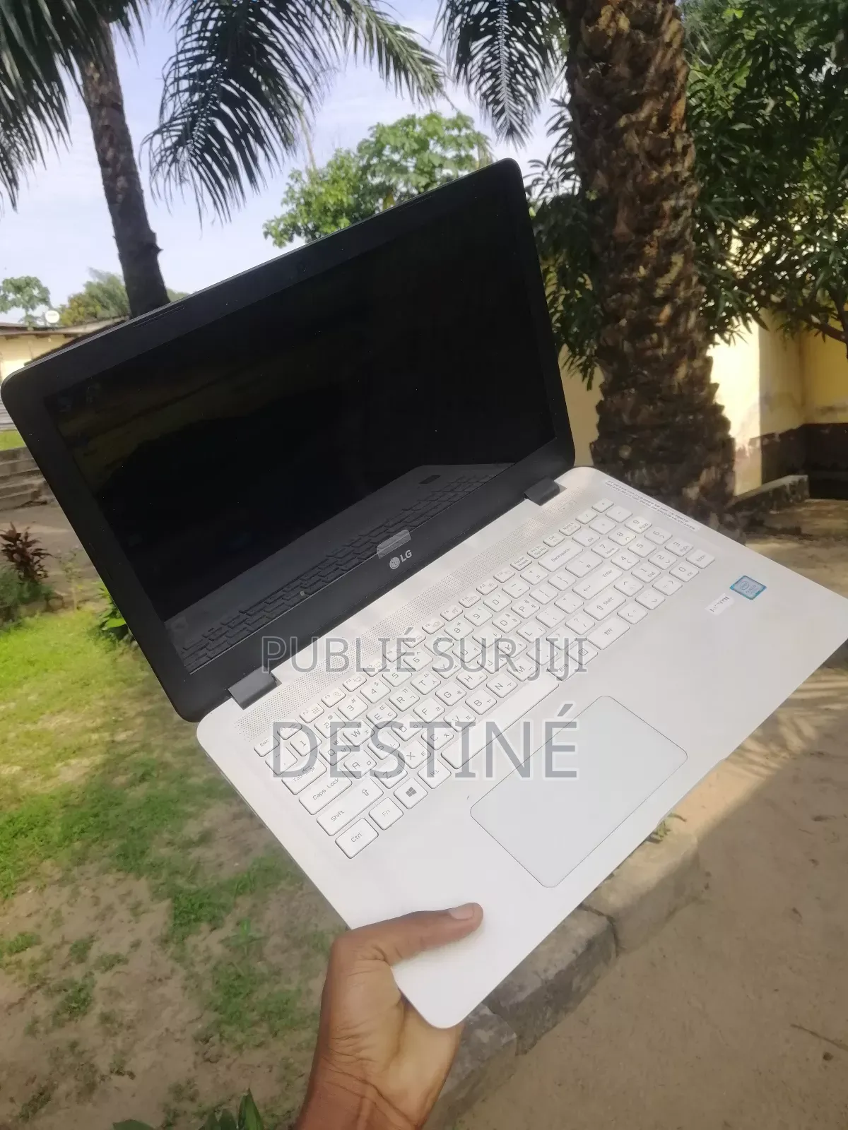 Ordinateur portable LG Gram 15.6 8GB Intel Core i5 SSD 128GB