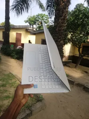 Ordinateur portable LG Gram 15.6 8GB Intel Core i5 SSD 128GB