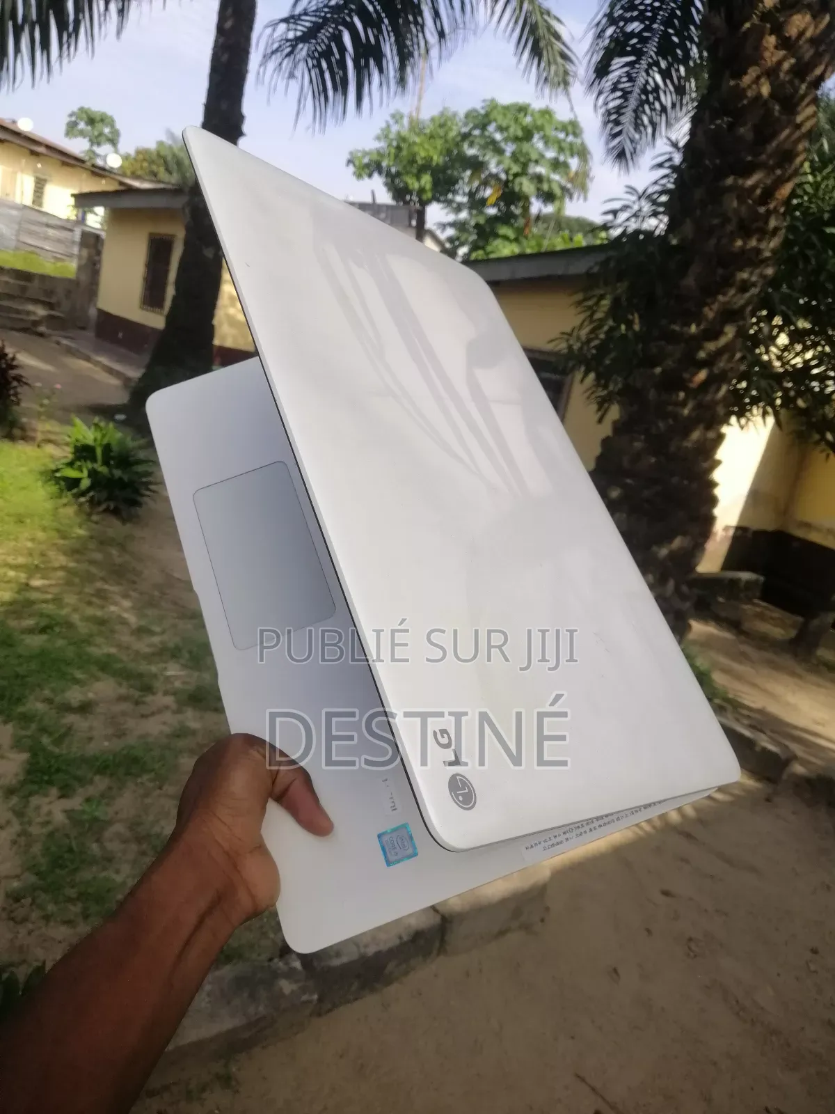 Ordinateur portable LG Gram 15.6 8GB Intel Core i5 SSD 128GB