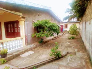 4chbre Maison dans Parcelle+Maison, Mongo-Mpoukou à Vendre