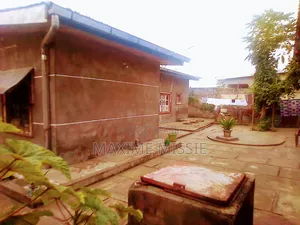 4chbre Maison dans Parcelle+Maison, Mongo-Mpoukou à Vendre