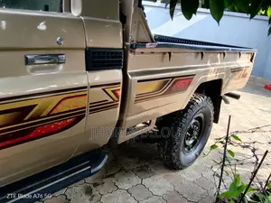 Toyota Hilux 3.0 D-4D 4x4 2015 Doré