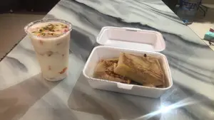 3 Crêpes À La Viande Hachée, Poulet Mayo + Bananes À 2500