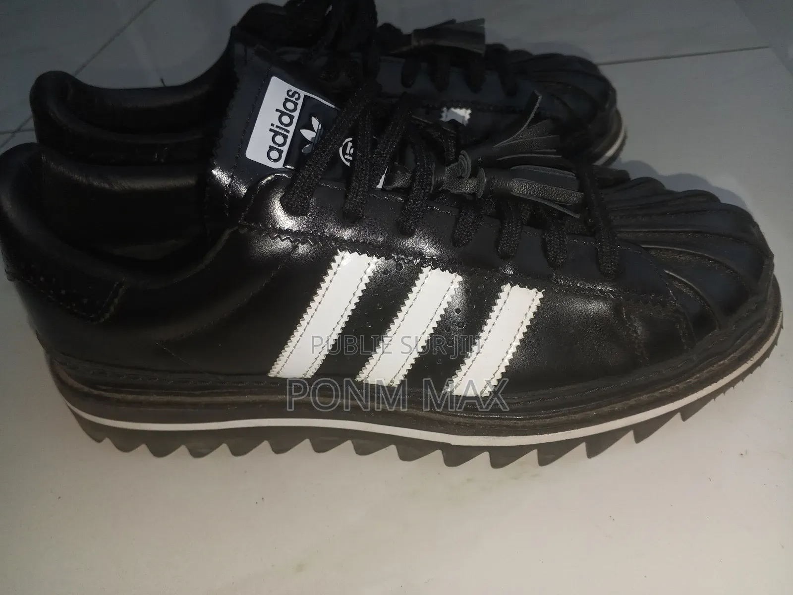 Adidas Superstar Clot Pointure 44 Prix: 50 000