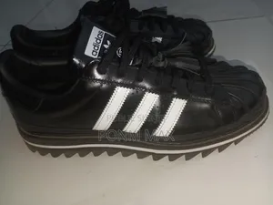 Adidas Superstar Clot Pointure 44 Prix: 50 000