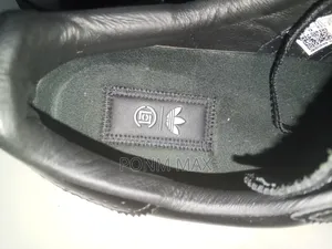 Adidas Superstar Clot Pointure 44 Prix: 50 000