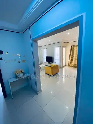 Furnished 2chbre Duplex dans Appartement Meublée, Lumumba à Louer