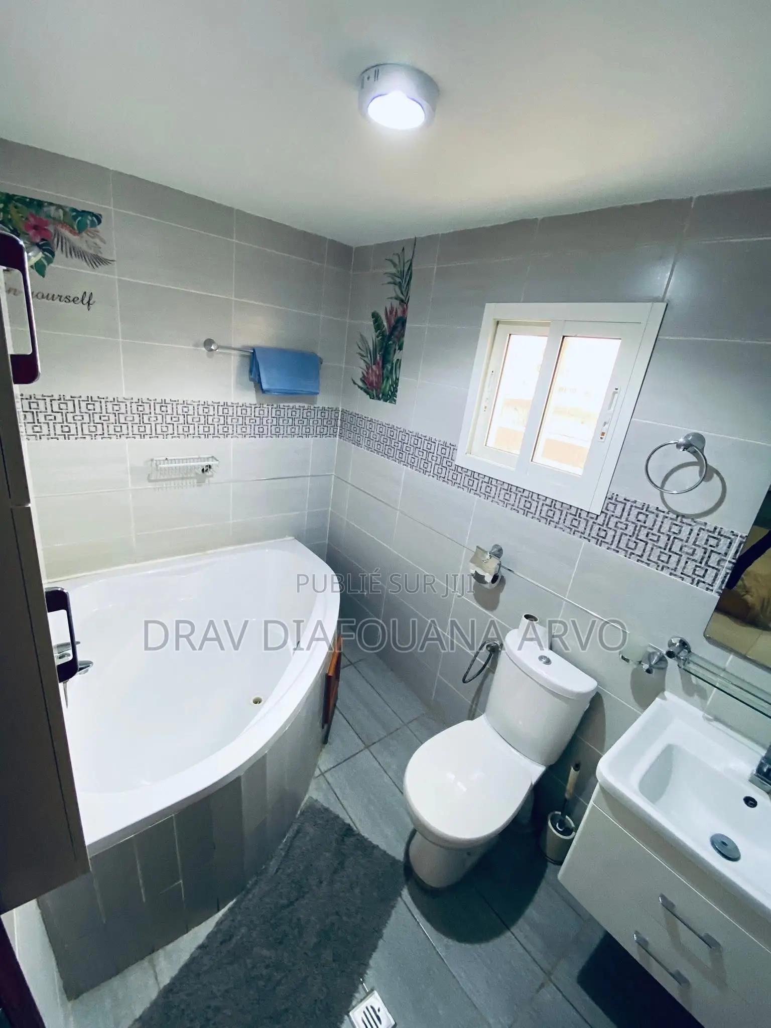 Furnished 2chbre Duplex dans Appartement Meublée, Lumumba à Louer