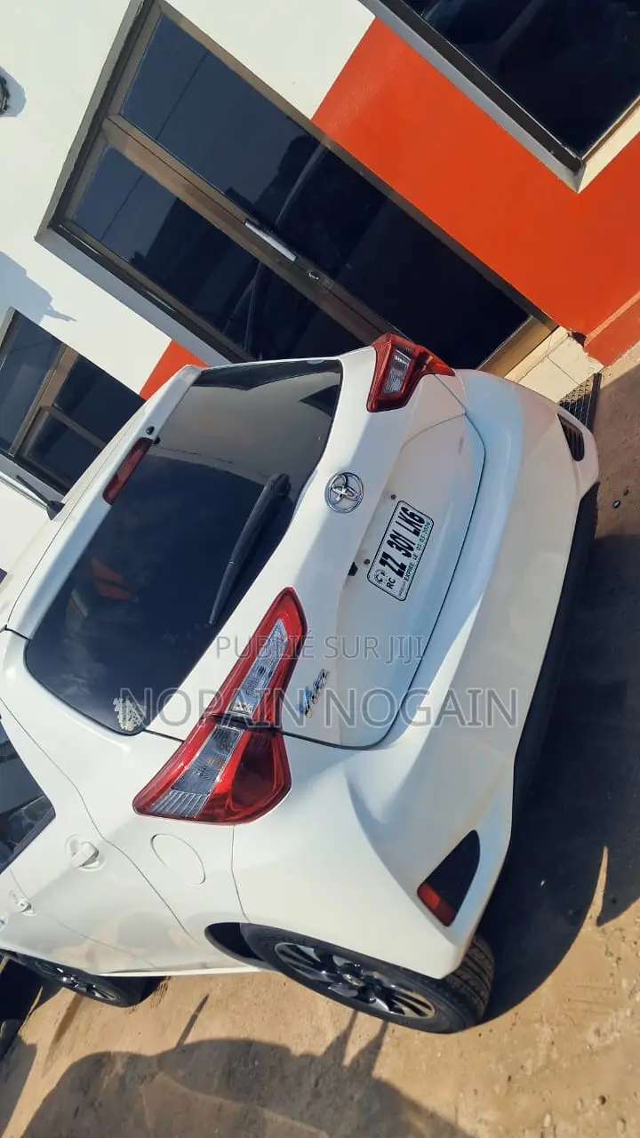 Toyota Vitz 2019 Blanc