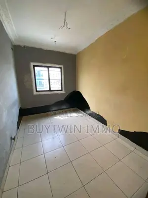 3chbre Appartement dans Appartement, Moungali à Louer