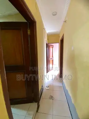 3chbre Appartement dans Appartement, Moungali à Louer